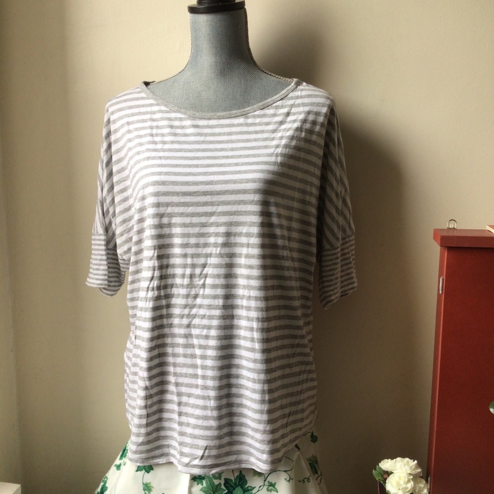 Uniqlo Striped Grey and White Tee